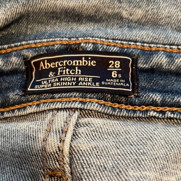 Abercrombie Ultra High Rise Super Skinny Ankle jean - Picture 3 of 3